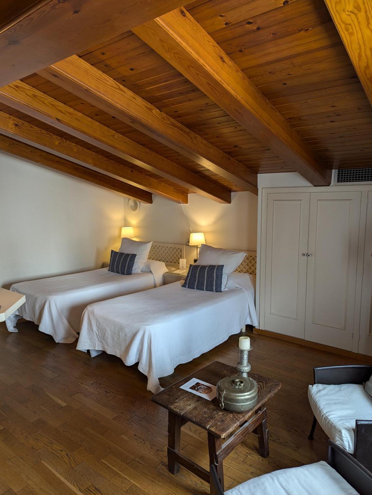 Hostal De La Placa - Hotel Boutique Cabrils Kültér fotó