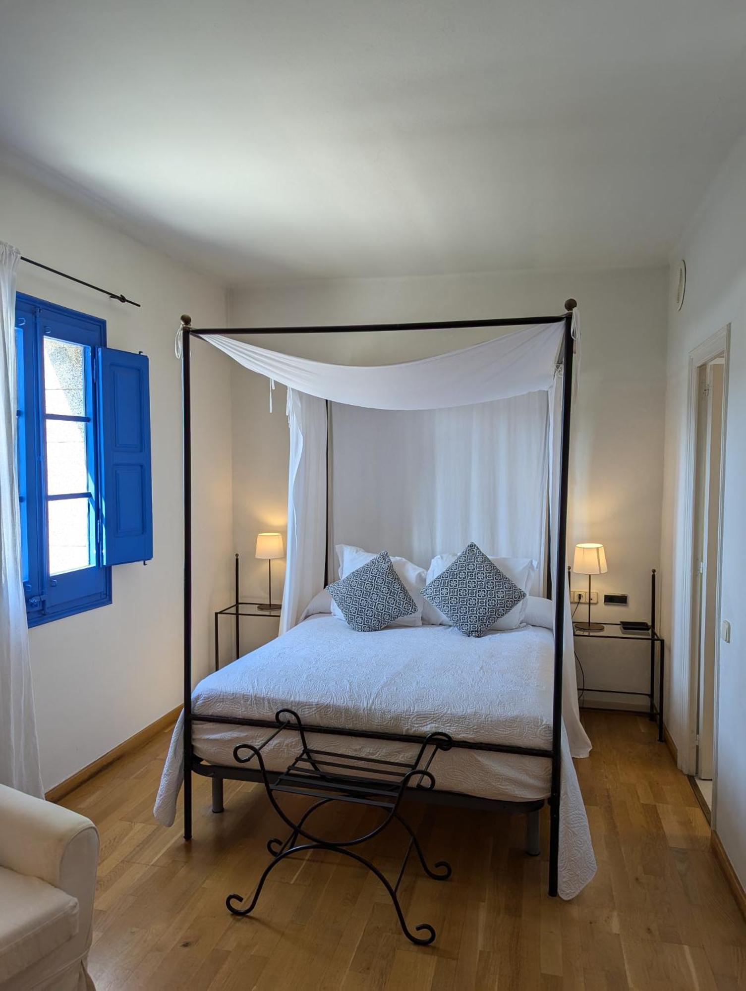 Hostal De La Placa - Hotel Boutique Cabrils Kültér fotó